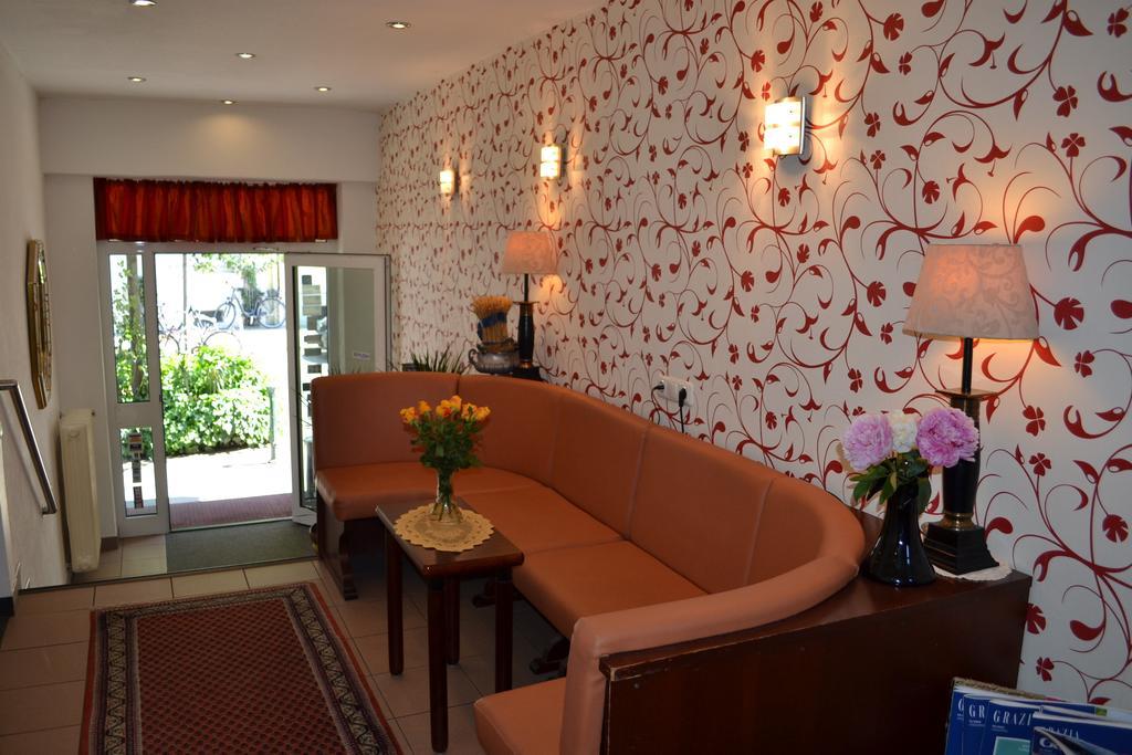 Hotel Minerva Garni Düsseldorf Exterior foto